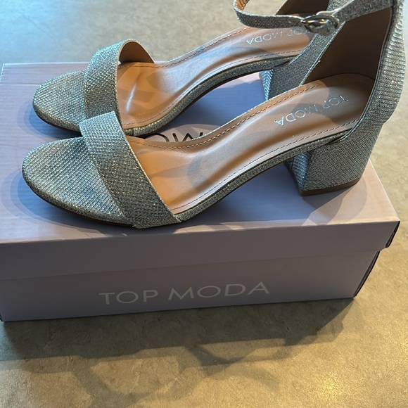 Top Moda silver glittery sandal size 7 - Picture 2 of 6